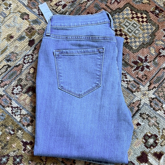 NWT Curvy & Long Mid-Rise Jeans - Old Navy - Picture 3 of 3